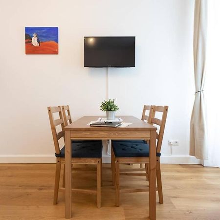 14 C&J'S Apartment Вена Экстерьер фото