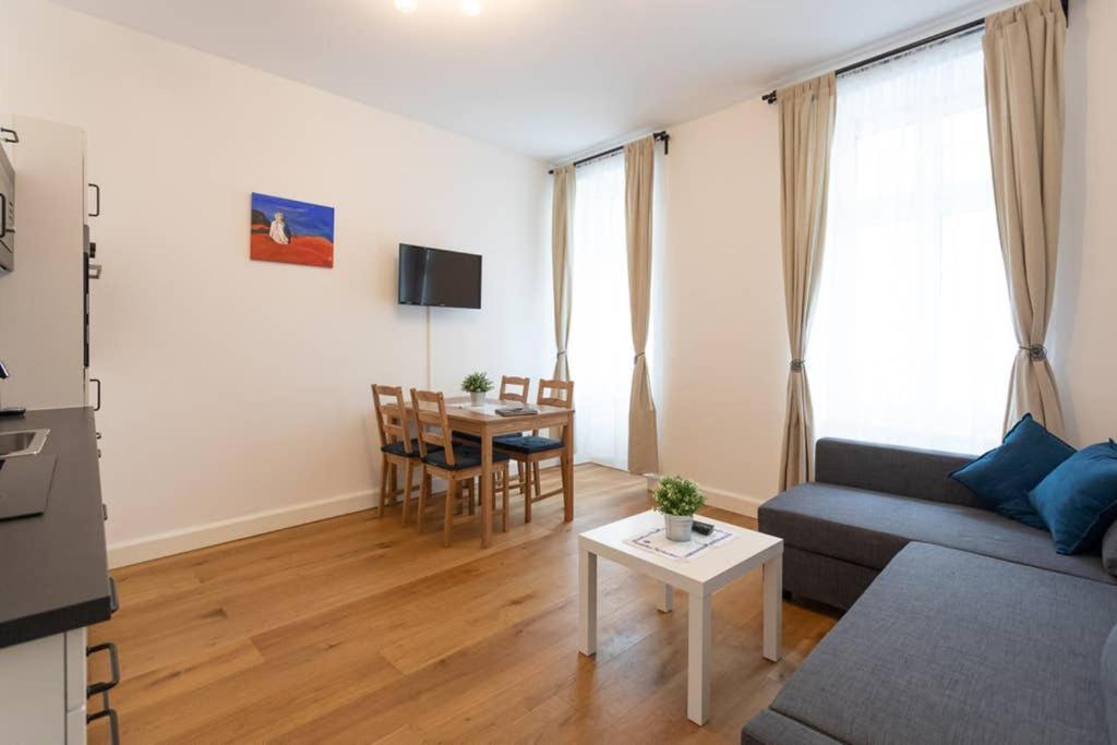 14 C&J'S Apartment Вена Экстерьер фото