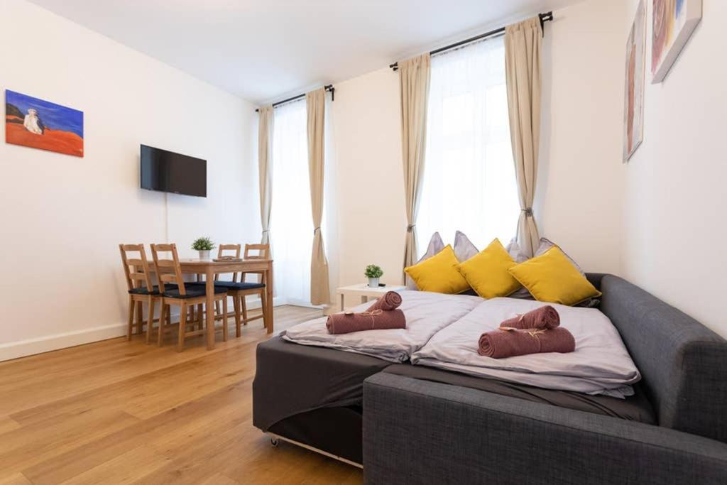 14 C&J'S Apartment Вена Экстерьер фото