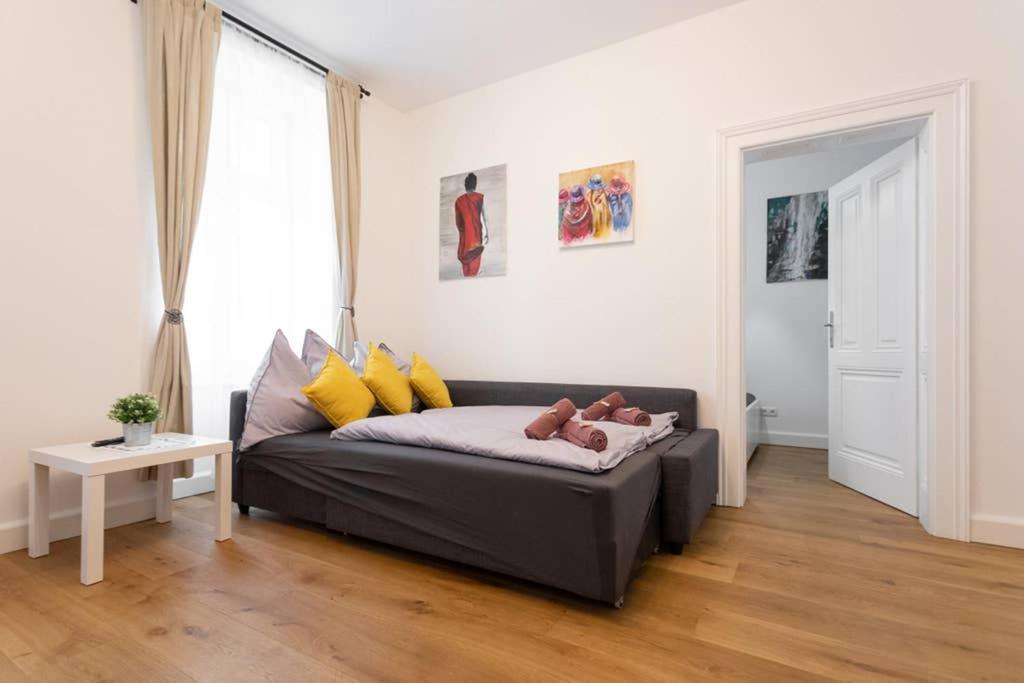 14 C&J'S Apartment Вена Экстерьер фото