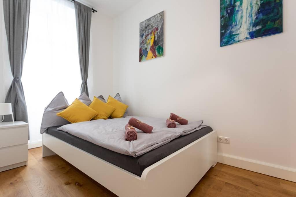 14 C&J'S Apartment Вена Экстерьер фото