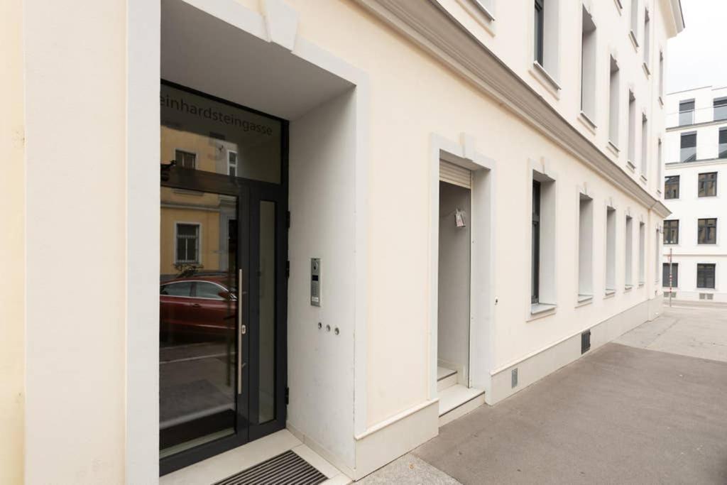 14 C&J'S Apartment Вена Экстерьер фото