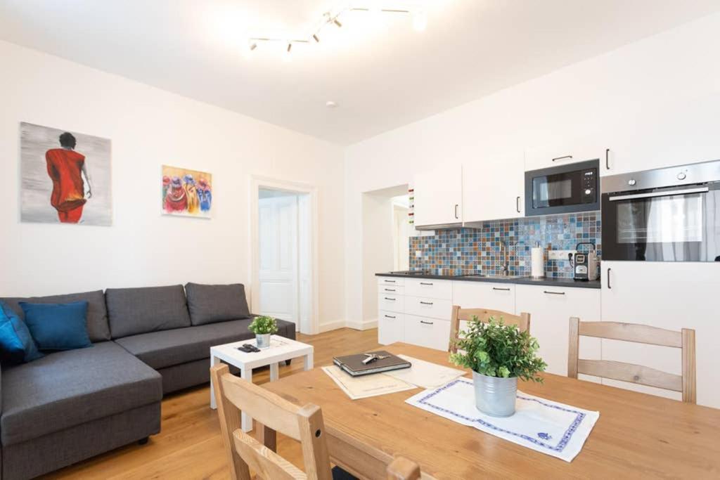 14 C&J'S Apartment Вена Экстерьер фото